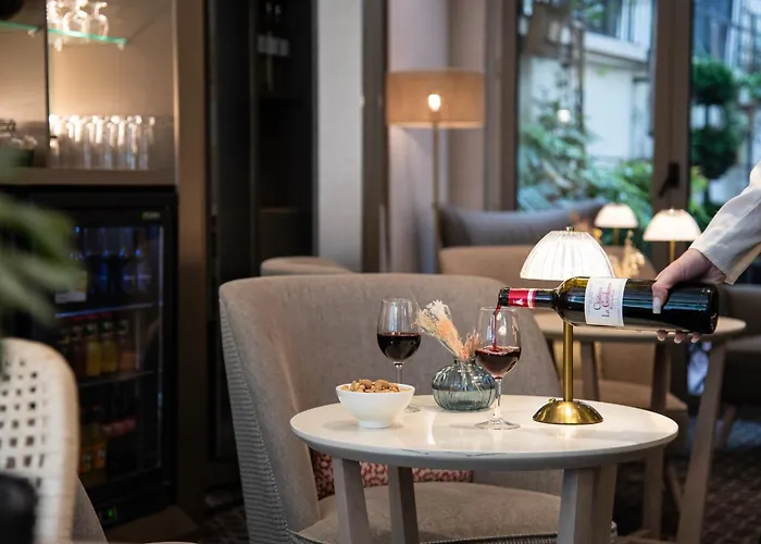 Hotel Mercure Montparnasse Raspail 4*