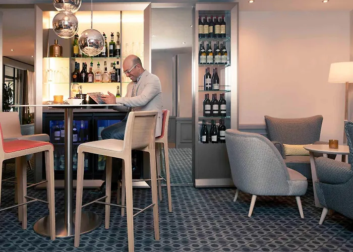 Mercure Montparnasse Raspail 4*