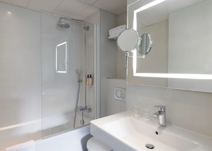 Mercure Montparnasse Raspail Hotel