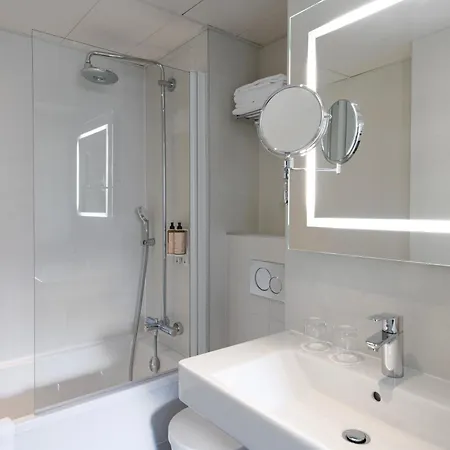 Отель Mercure Montparnasse Raspail 4*
