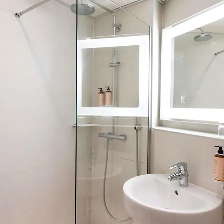 Mercure Montparnasse Raspail Hotel