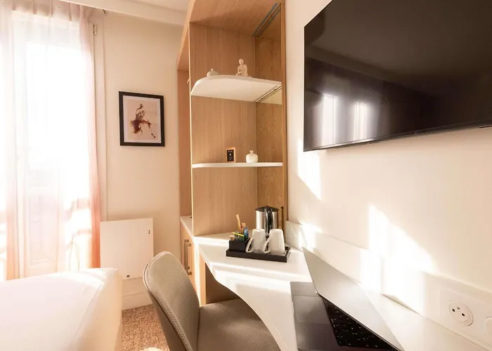Mercure Montparnasse Raspail מלון פריז
