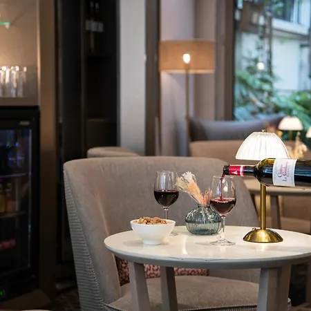 Отель Mercure Montparnasse Raspail 4*